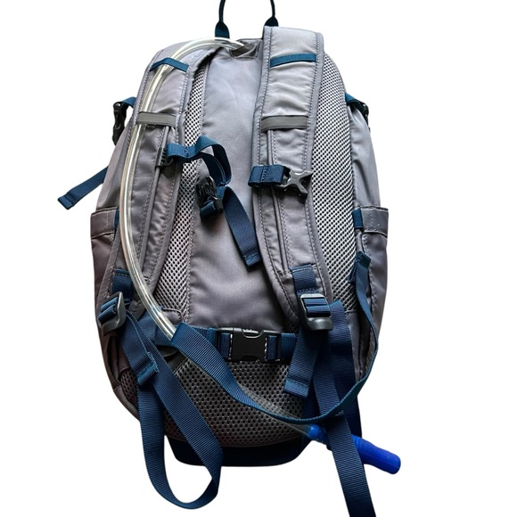 Ozark Trail Hydration Backpack Gray 72 oz - Picture 6 of 12